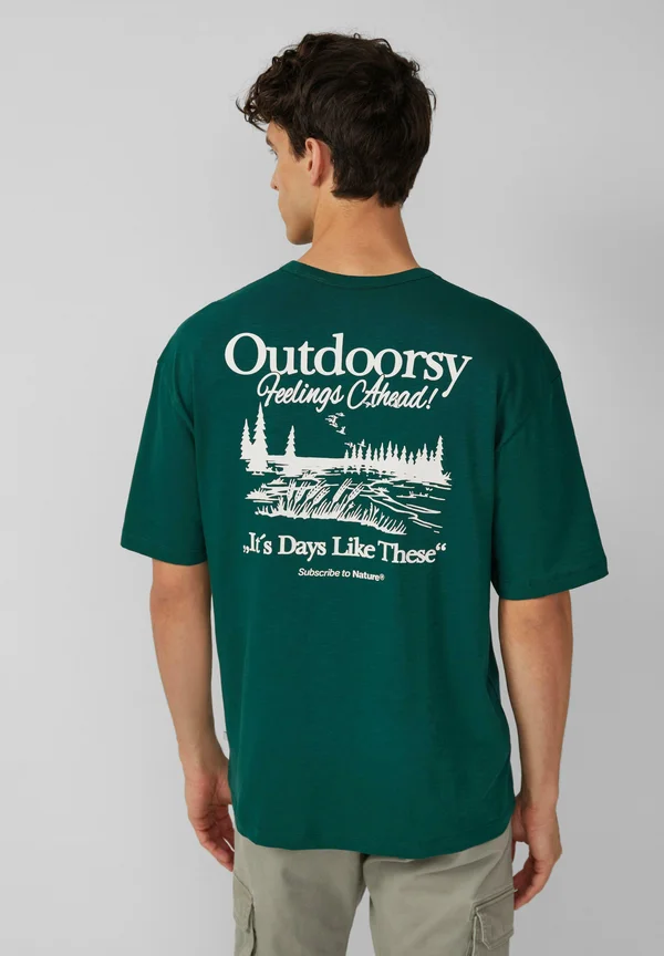 MIT FLAMMGARNSTRUKTUR - Print T-shirt - tannengrün