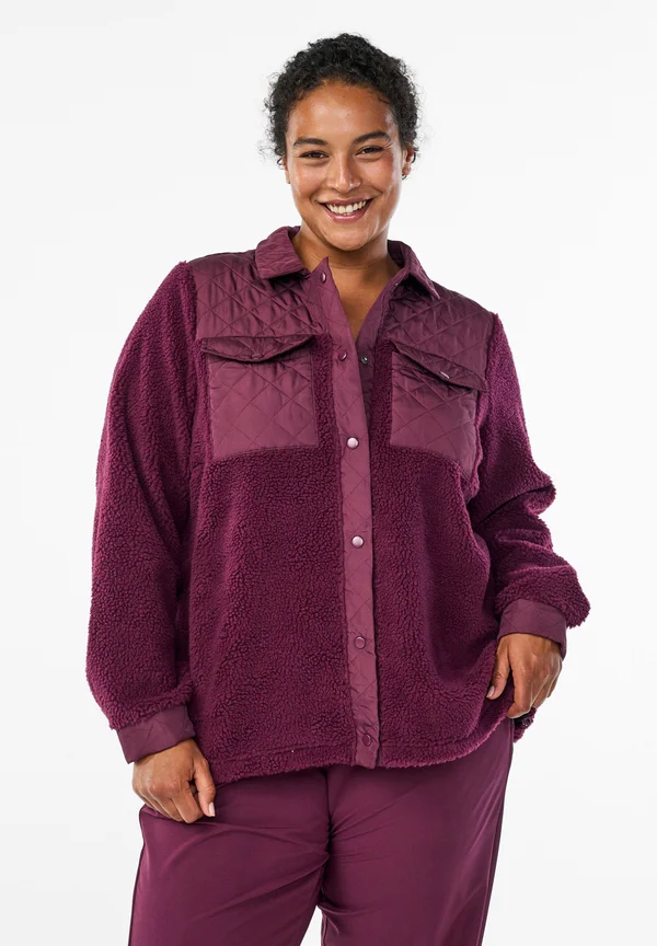 MIT GESTEPPTEN DETAILS - Fleece jacket - grape wine