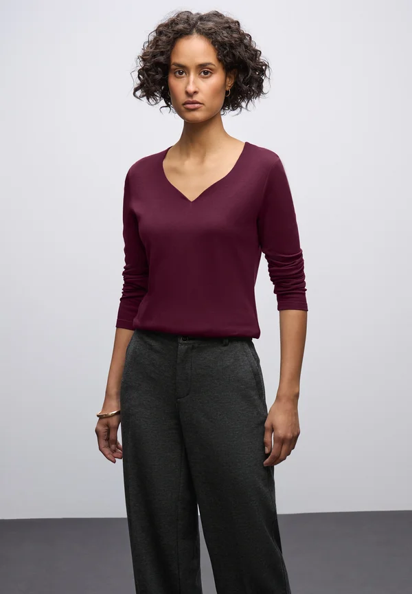 MIT HERZAUSSCHNITT - Long sleeved top - rot