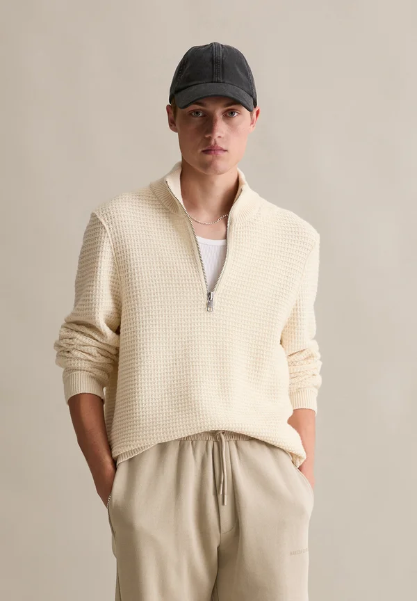 MIT MARKANTER STRUKTUR   - Jumper - white blush