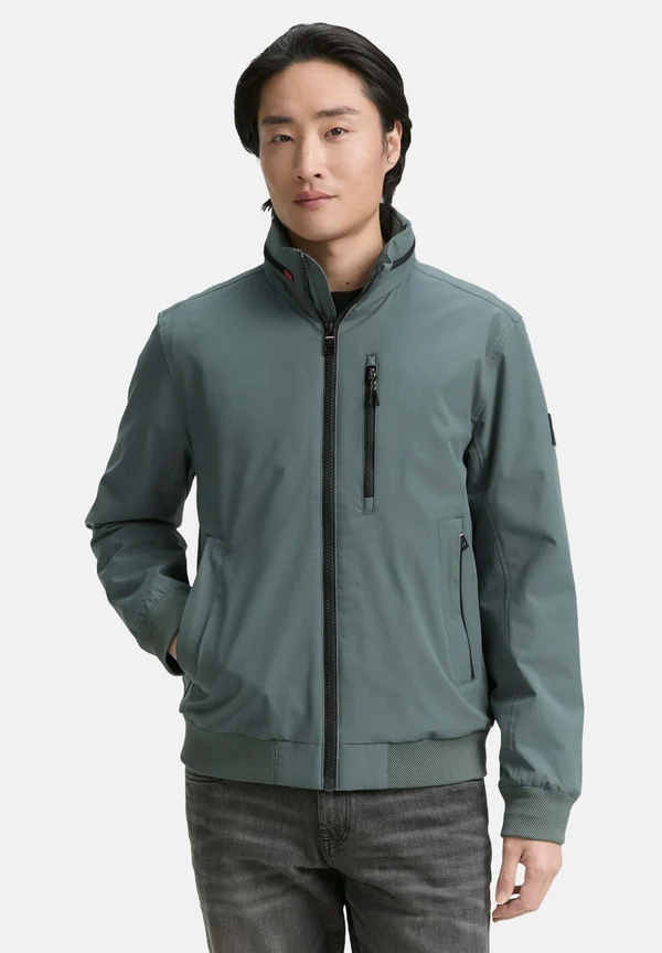 MIT VERSTAUBARER KAPUZE - Light jacket - washed jasper green
