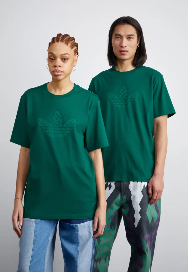 MONOGRAM UNISEX - Print T-shirt - collegiate green