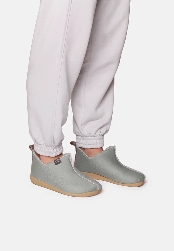 MOSCU - Slippers - menta