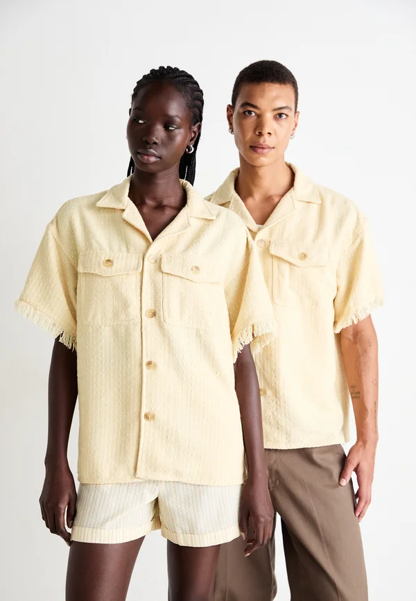 MOUNTAIN REVERE COLLAR UNISEX - Button-down blouse - yellow