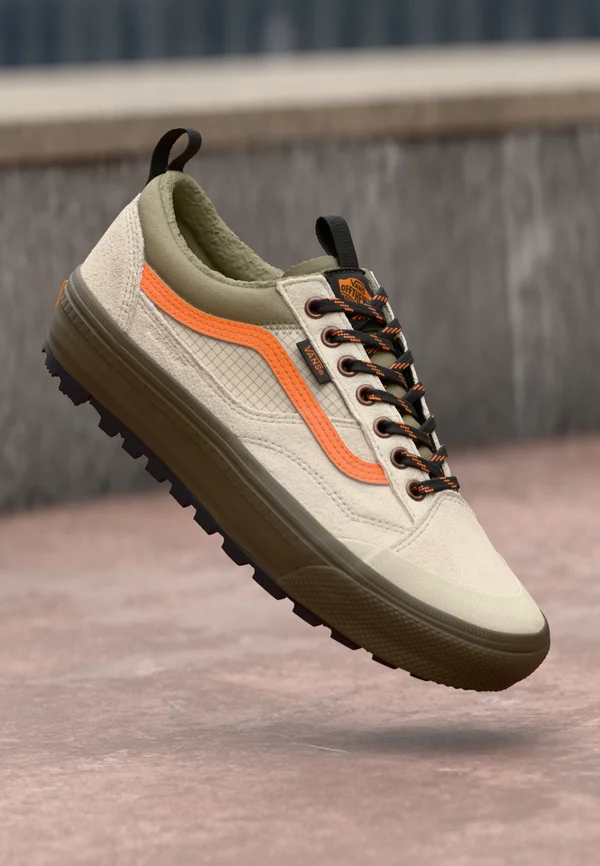 MTE OLD SKOOL UNISEX - Trainers - taupe/orange