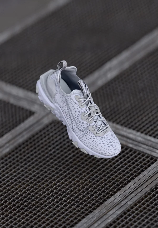 NIKE REACT V2 - Trainers - white/light smoke grey