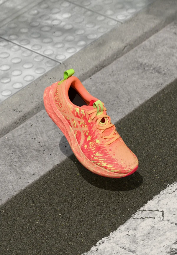 NOOSA TRI 16 - Road running shoes - orange glow/flash red