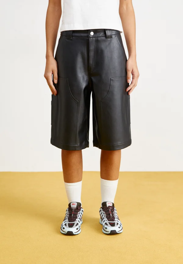 NORWICH - Shorts - black