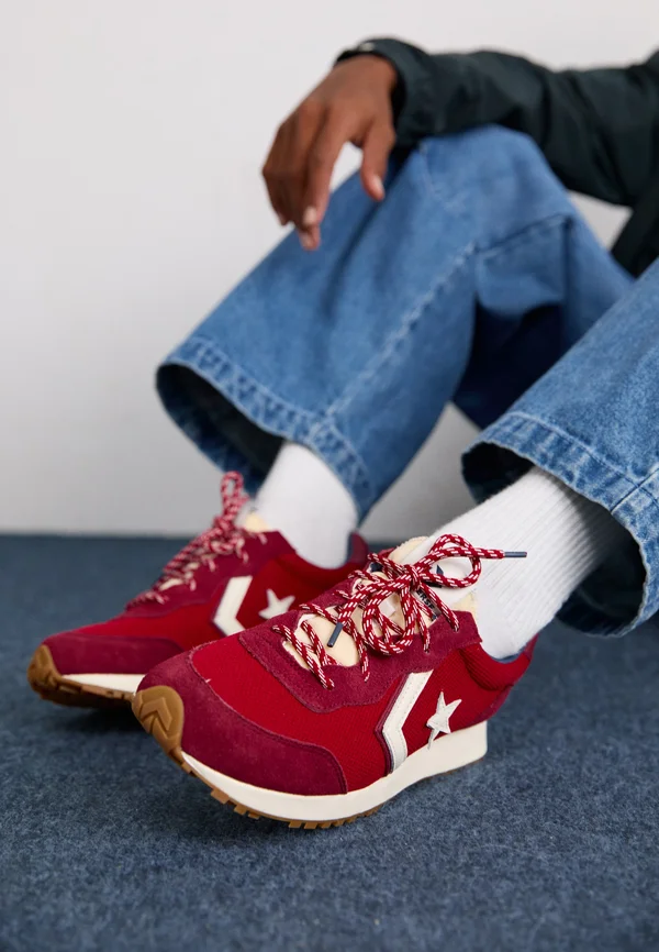 OMEGA TRAINER PREMIUM UNISEX - Trainers - university red/vintage white/team red