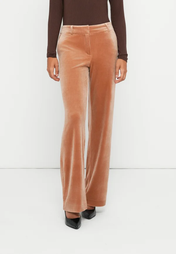 ONLKAYLE ELSY STRAIGHT PANT - Trousers - mocha mousse