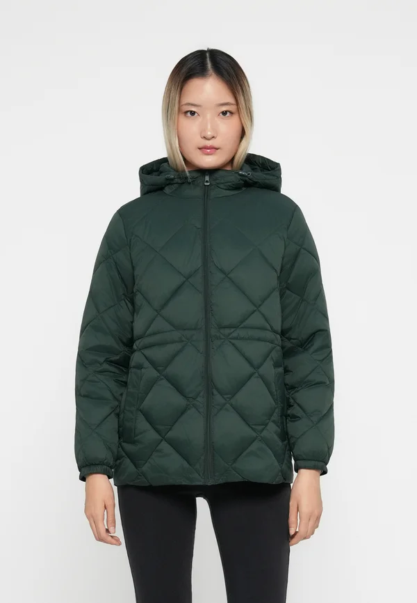 ONLTAMMY TAHOE QUILTED JACKET - Light jacket - scarab