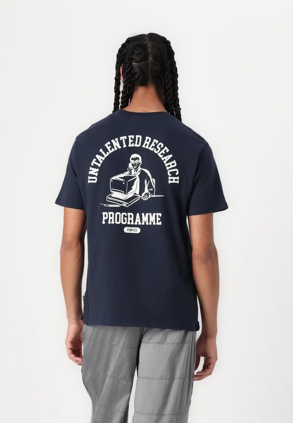 OPEN TO CRITICISM TEE - Print T-shirt - navy