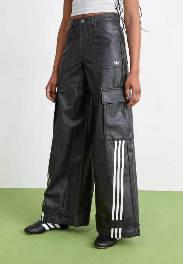 PANT - Cargo trousers - black