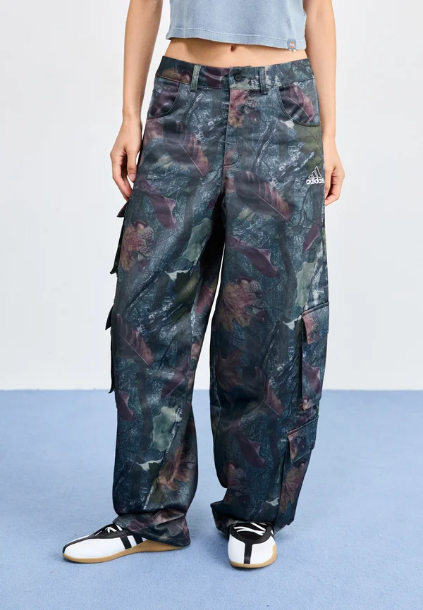 PANTS - Cargo trousers - black/white