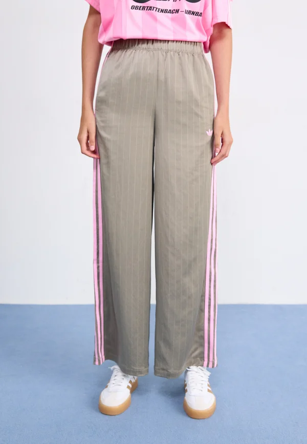 PANTS - Tracksuit bottoms - khaki