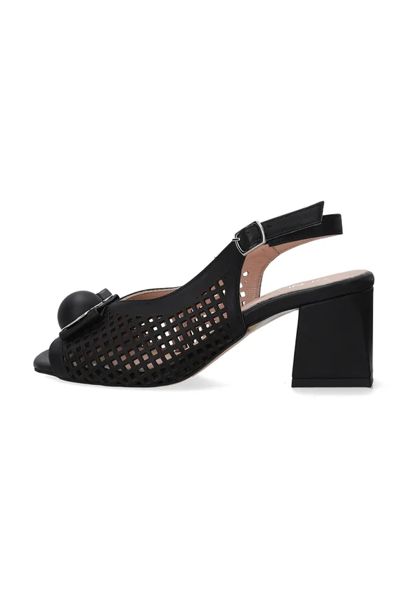 Peep toes - black