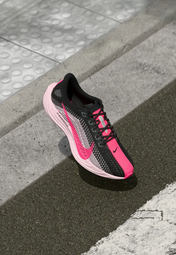 PEGASUS PLUS - Road running shoes - black/hyper pink/pink foam