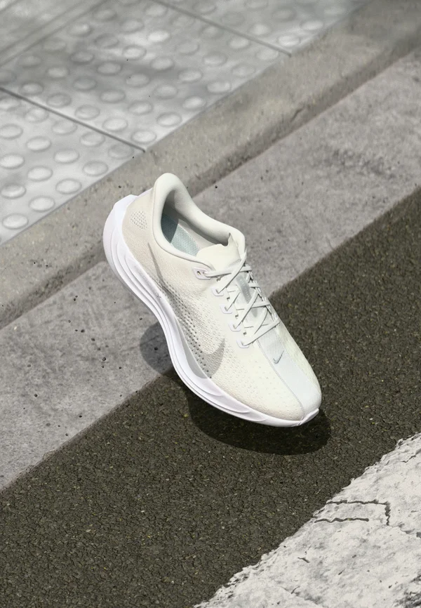 PEGASUS PLUS - Road running shoes - white/pure platinum/wolf grey