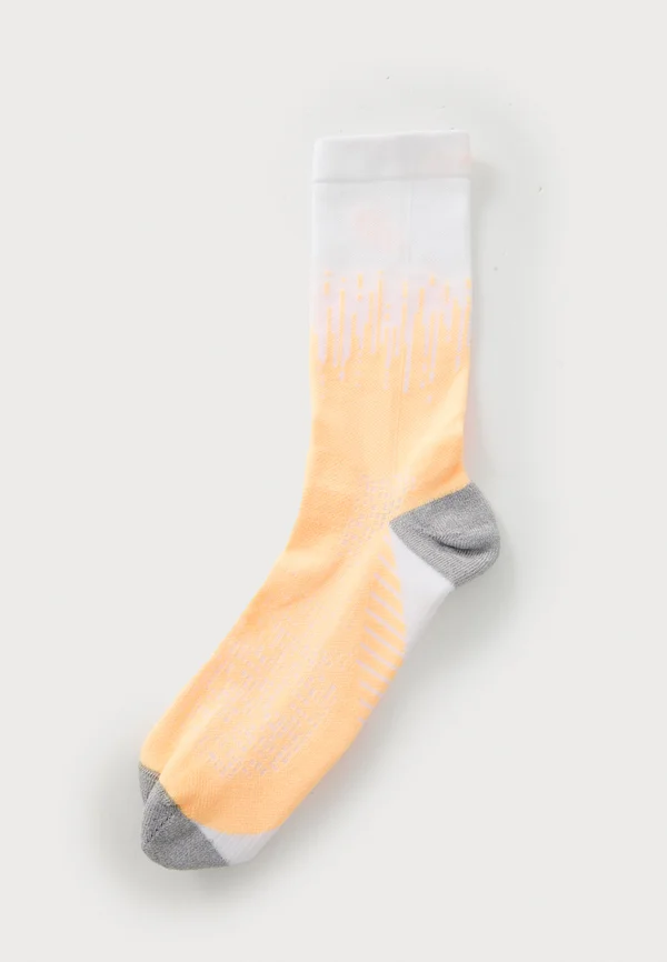 PERFORMANCE RUN CREW SOCK UNISEX - Sports socks - brilliant  white/orange glow