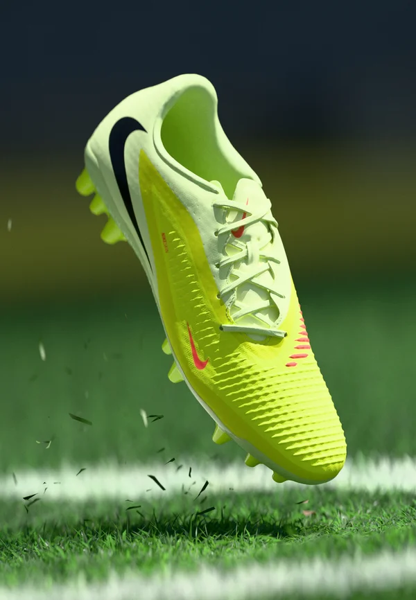 PHANTOM 6 LOW ACADEMY AG - Football boots artificial grass - hyper crimson/black/limelight