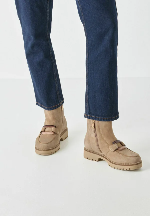 Platform ankle boots - beige