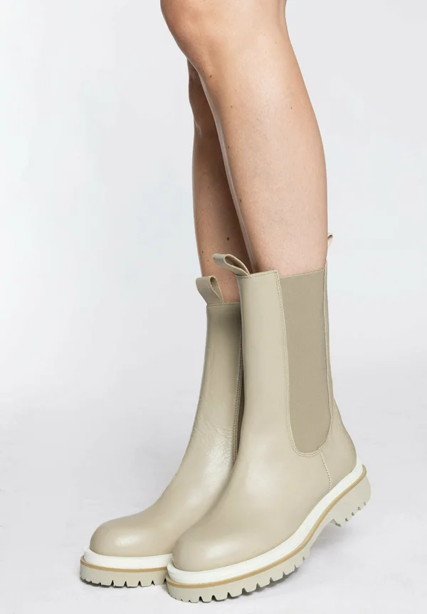 Platform ankle boots - beige
