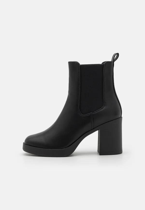 Platform ankle boots - black