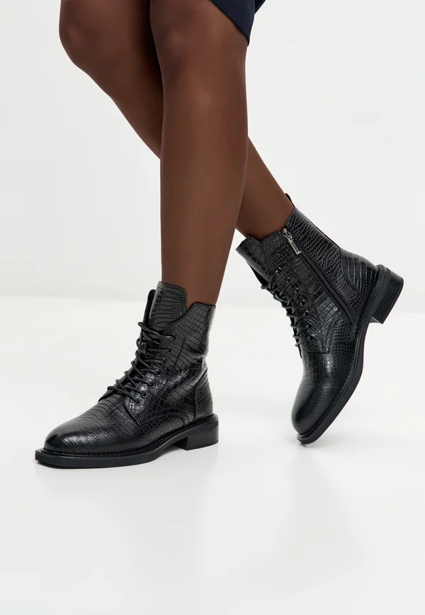 Platform ankle boots - black