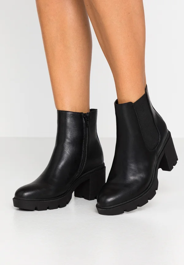 Platform ankle boots - black