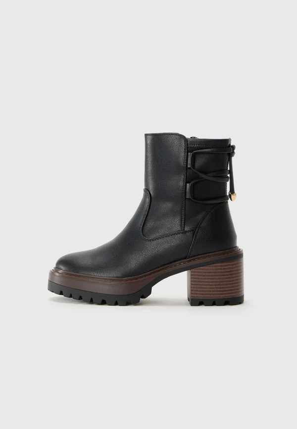 Platform ankle boots - black