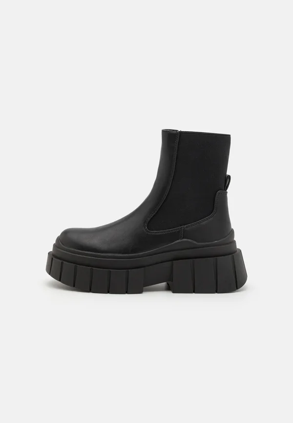 Platform ankle boots - black