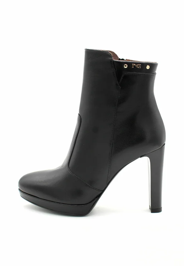 Platform ankle boots - black