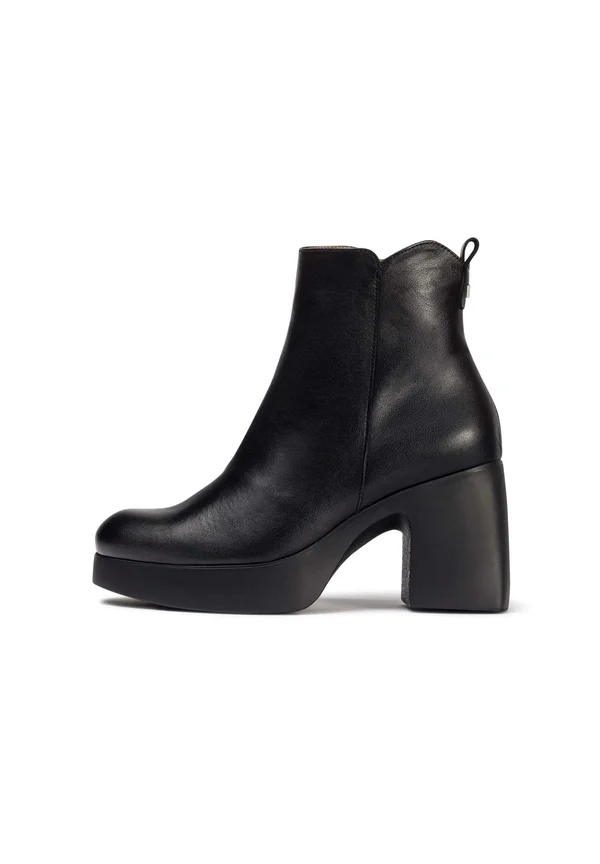 Platform ankle boots - black