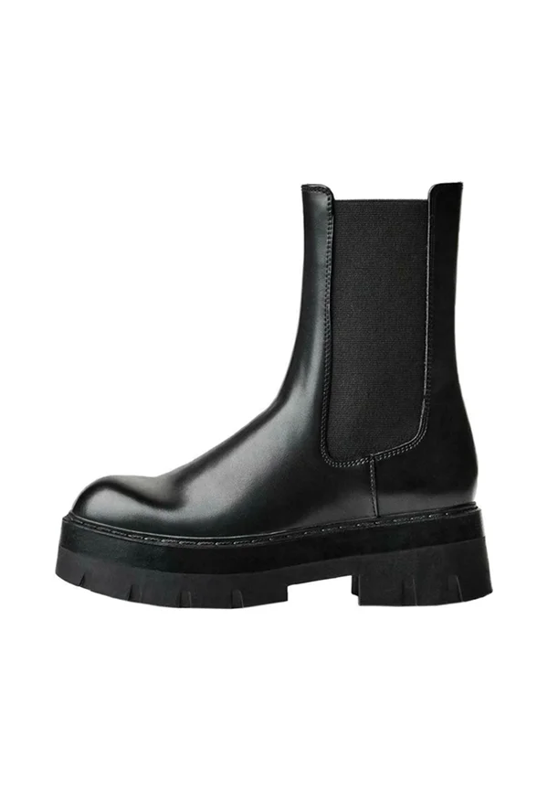 Platform ankle boots - black