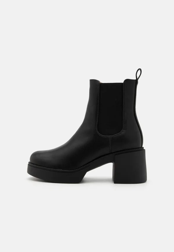 Platform ankle boots - black