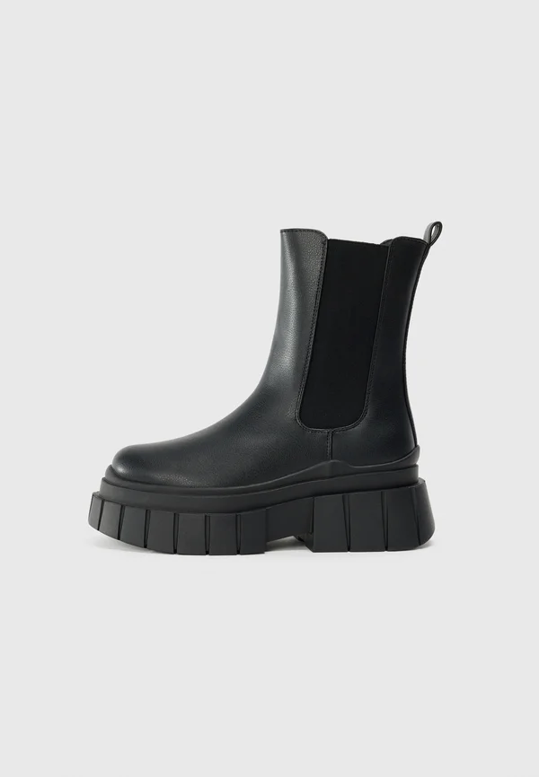 Platform ankle boots - black