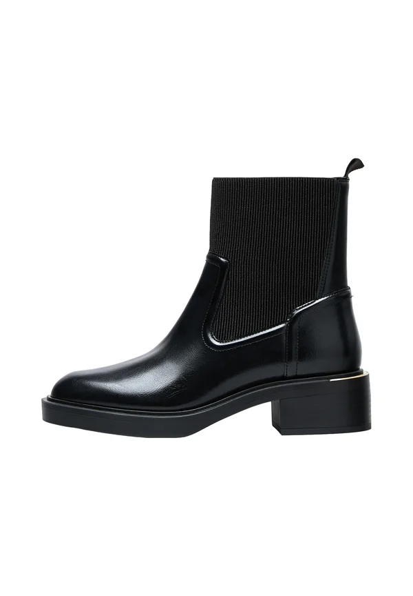 Platform ankle boots - black
