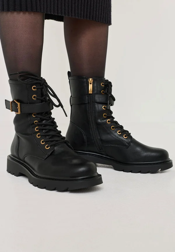 Platform ankle boots - black