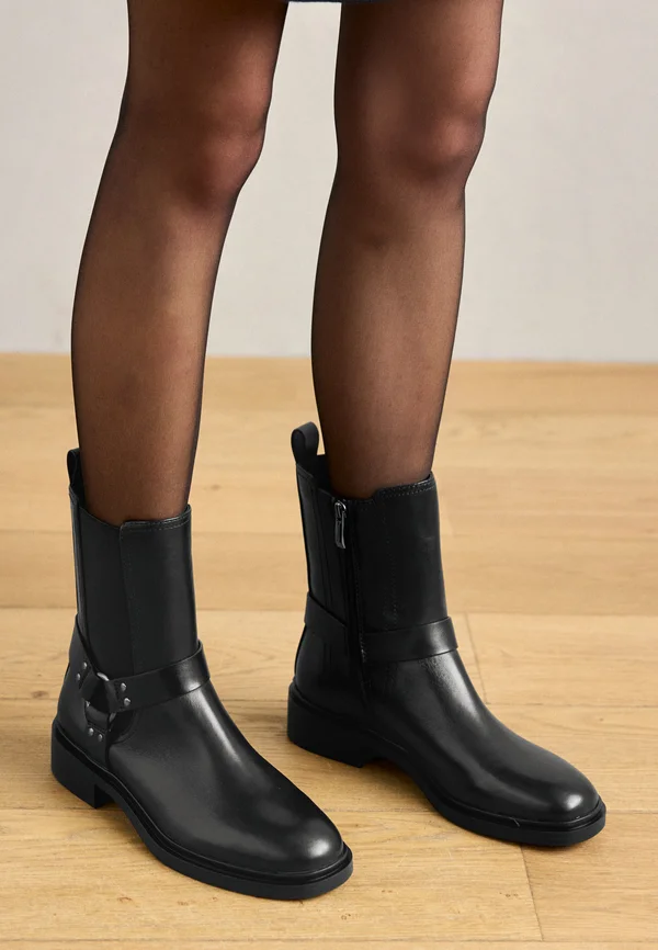 Platform ankle boots - black