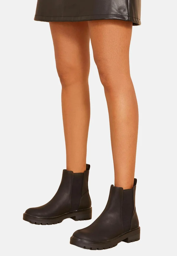 Platform ankle boots - black
