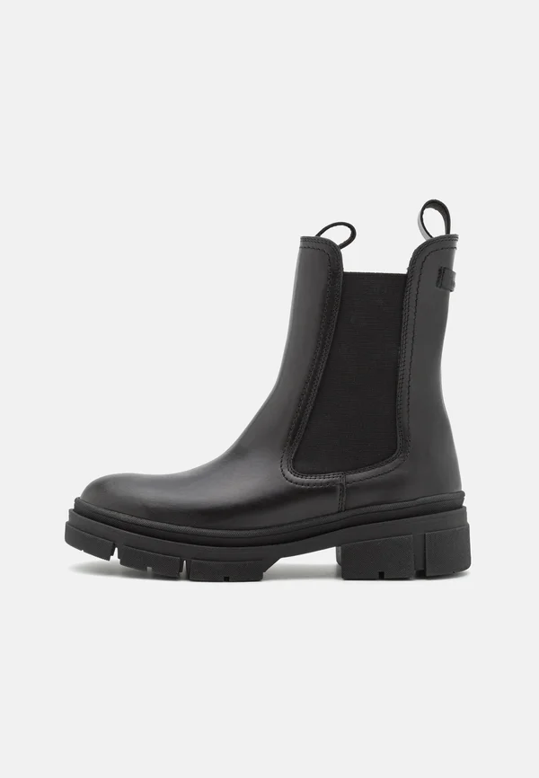 Platform ankle boots - black
