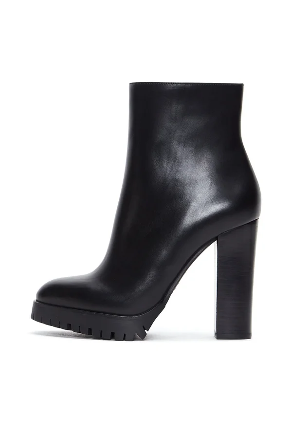 Platform ankle boots - black
