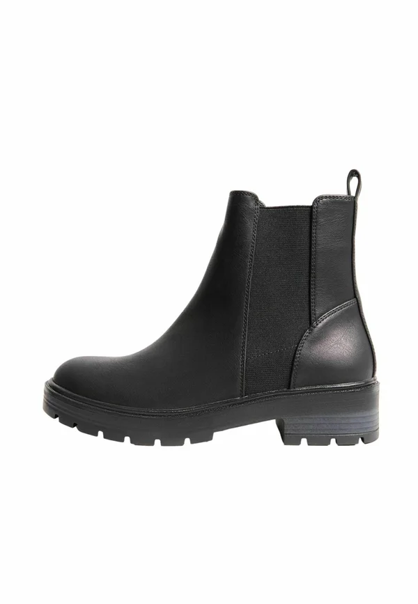 Platform ankle boots - black