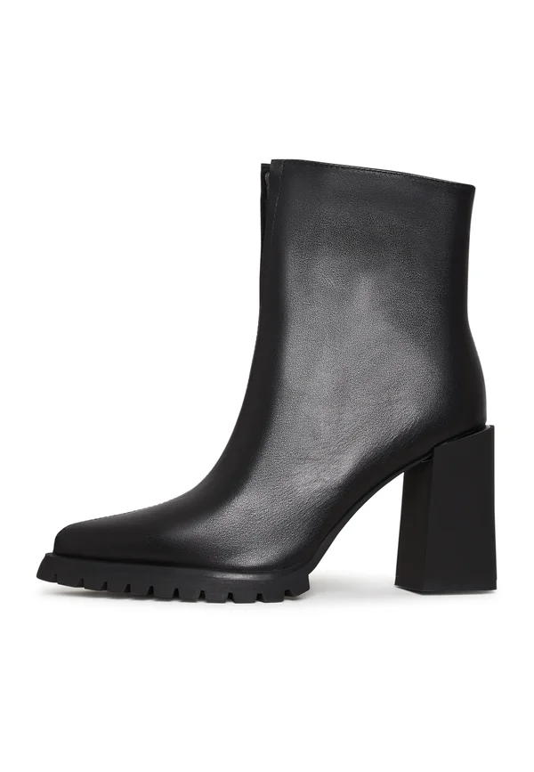 Platform ankle boots - black