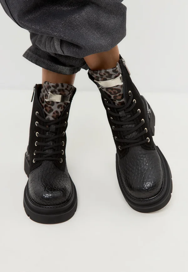 Platform ankle boots - black