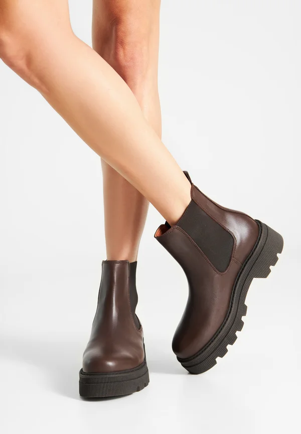Platform ankle boots -  brown
