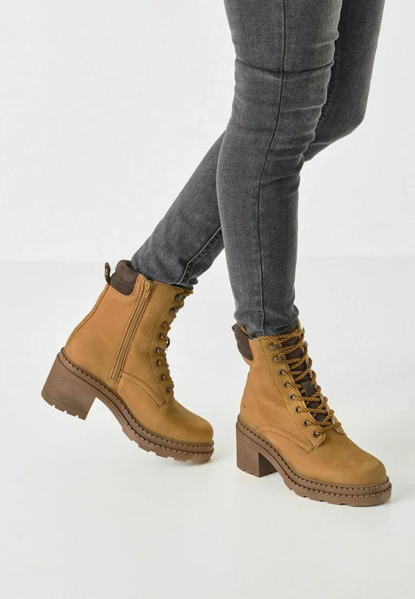 Platform ankle boots - corn