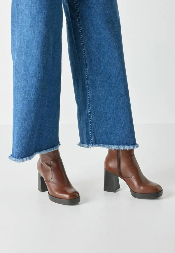 Platform ankle boots - muscat