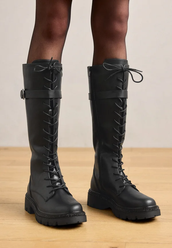 Platform boots - black