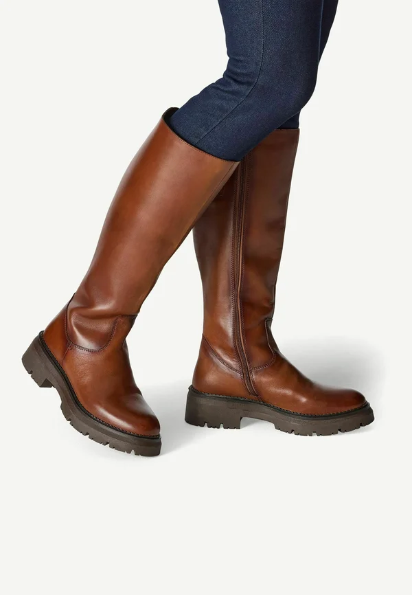 Platform boots - cognac